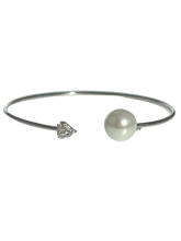 Load image into Gallery viewer, Pearl Heart Bangle
