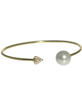 Load image into Gallery viewer, Pearl Heart Bangle
