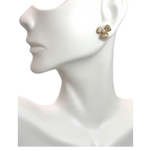 Load image into Gallery viewer, Sagittaria Earring
